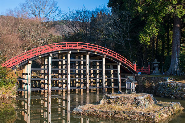 View of arched bridge before entrance to Niutsuhime Shrine